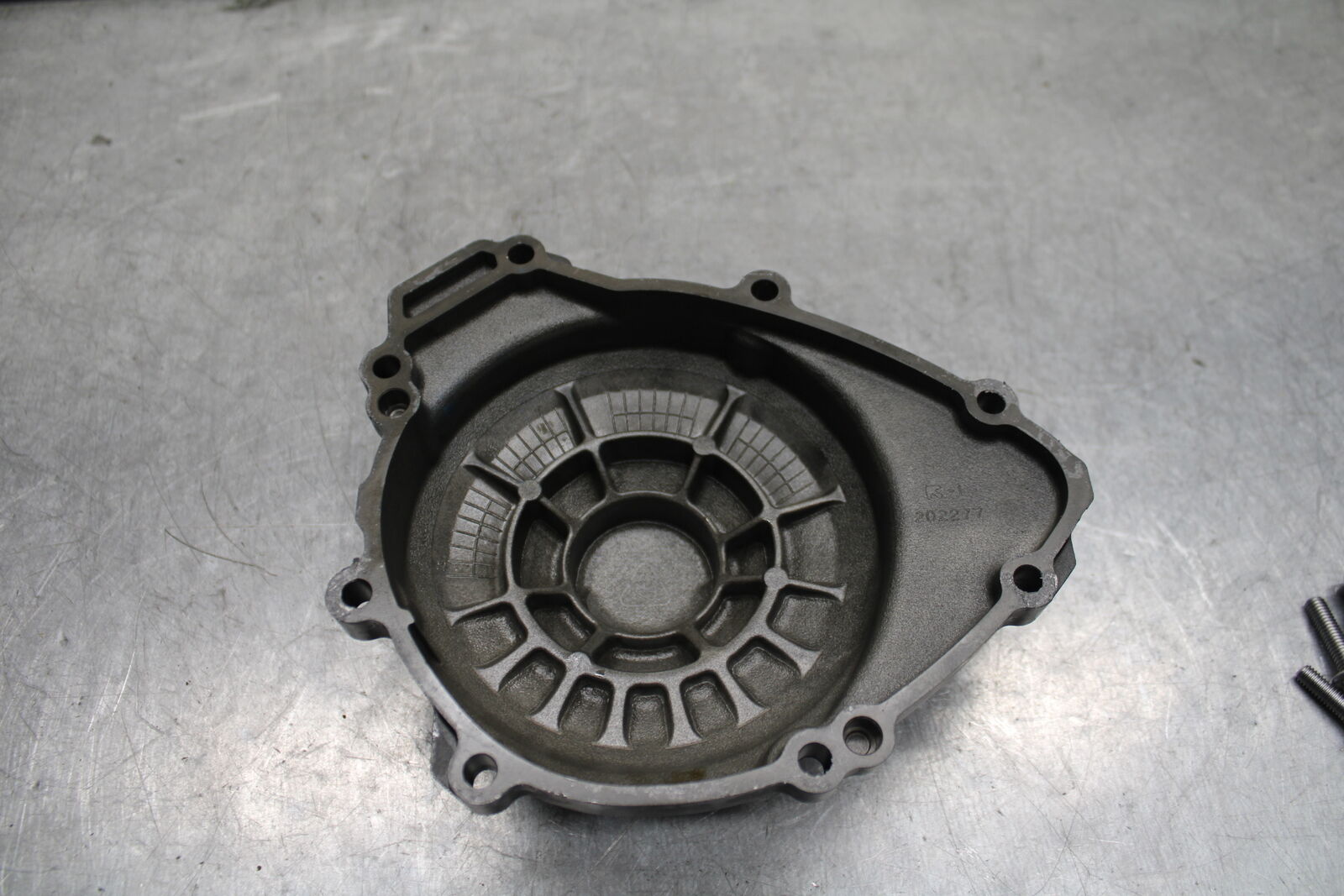 09-14 YAMAHA YZF R1 STATOR MAGNETO ALTERNATOR COVER 14B-15411-00-00 BB118
