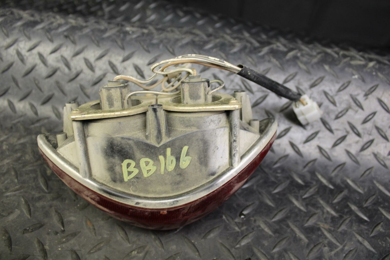 05-06 SUZUKI KATANA 750 GSX750F REAR TAIL TAILLIGHT BACK BRAKE LIGHT bb166