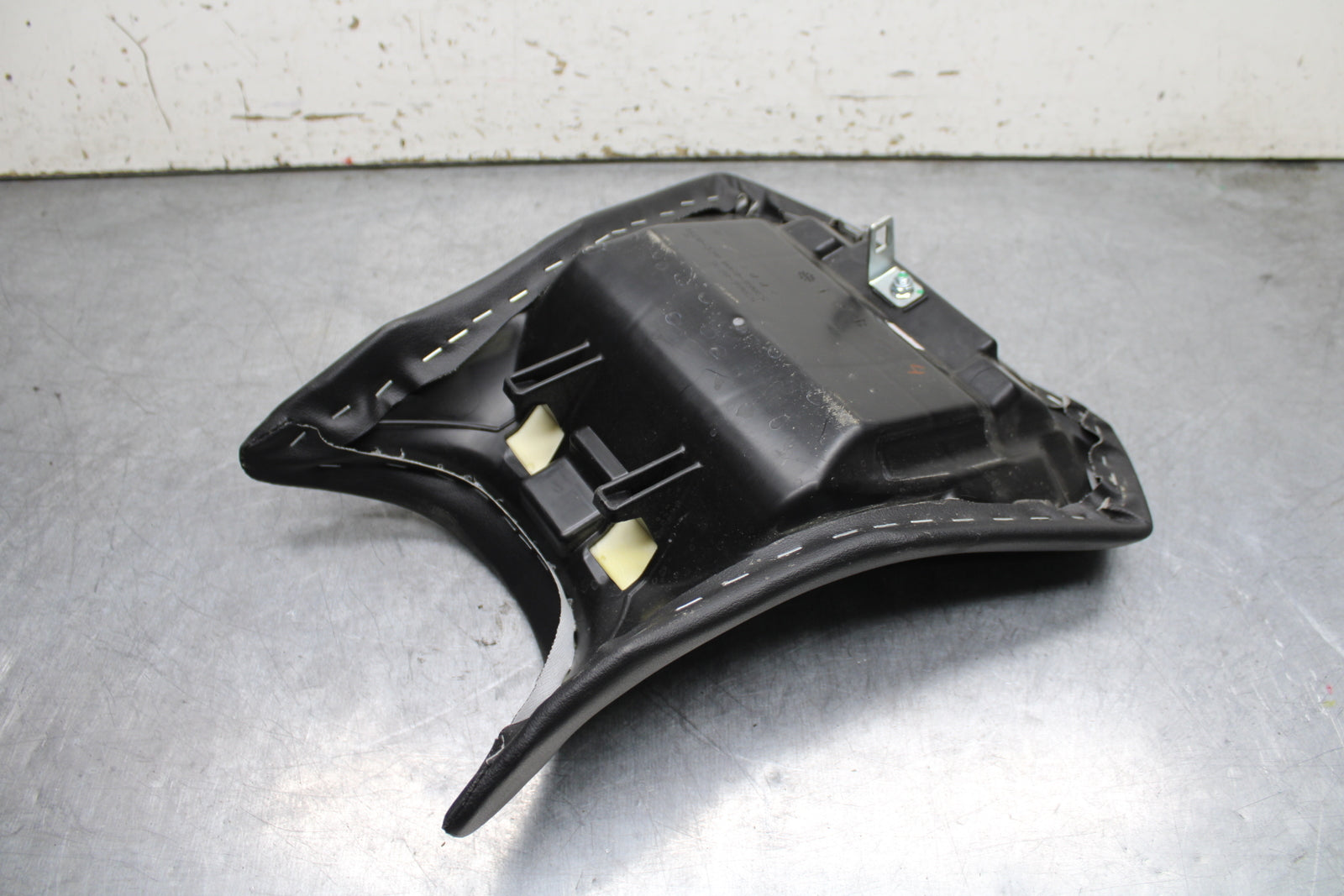 24 KAWASAKI NINJA 500 ABS FRONT DRIVERS SEAT PAD SADDLE PILLION BB730