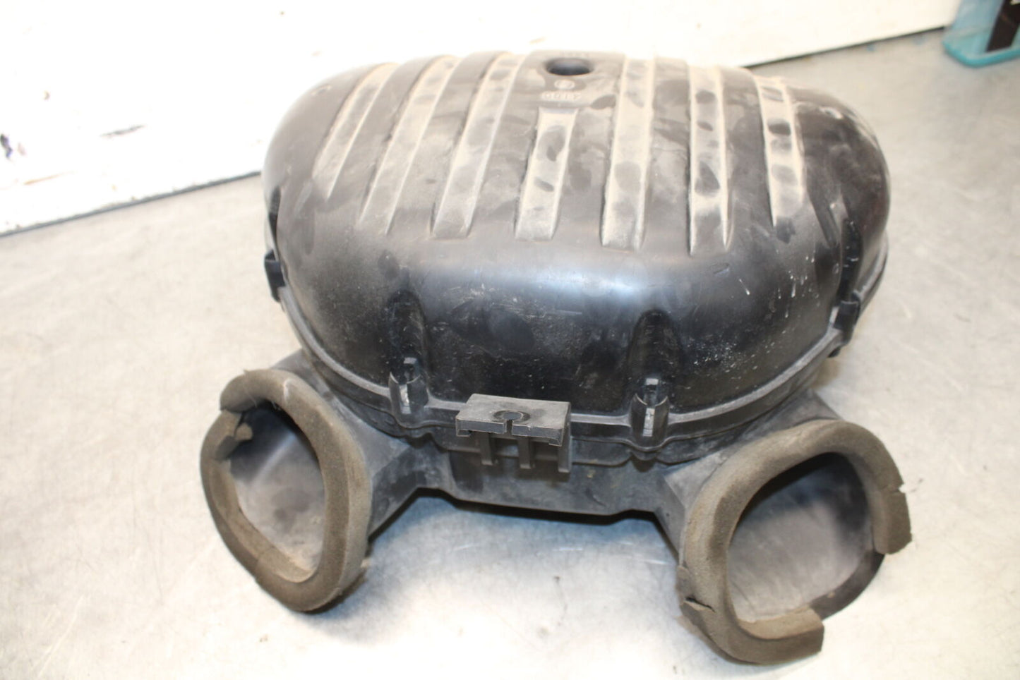 05-06 SUZUKI GSXR1000 AIRBOX AIR INTAKE FILTER BOX 13700-41G00 13740-41G00 BB663