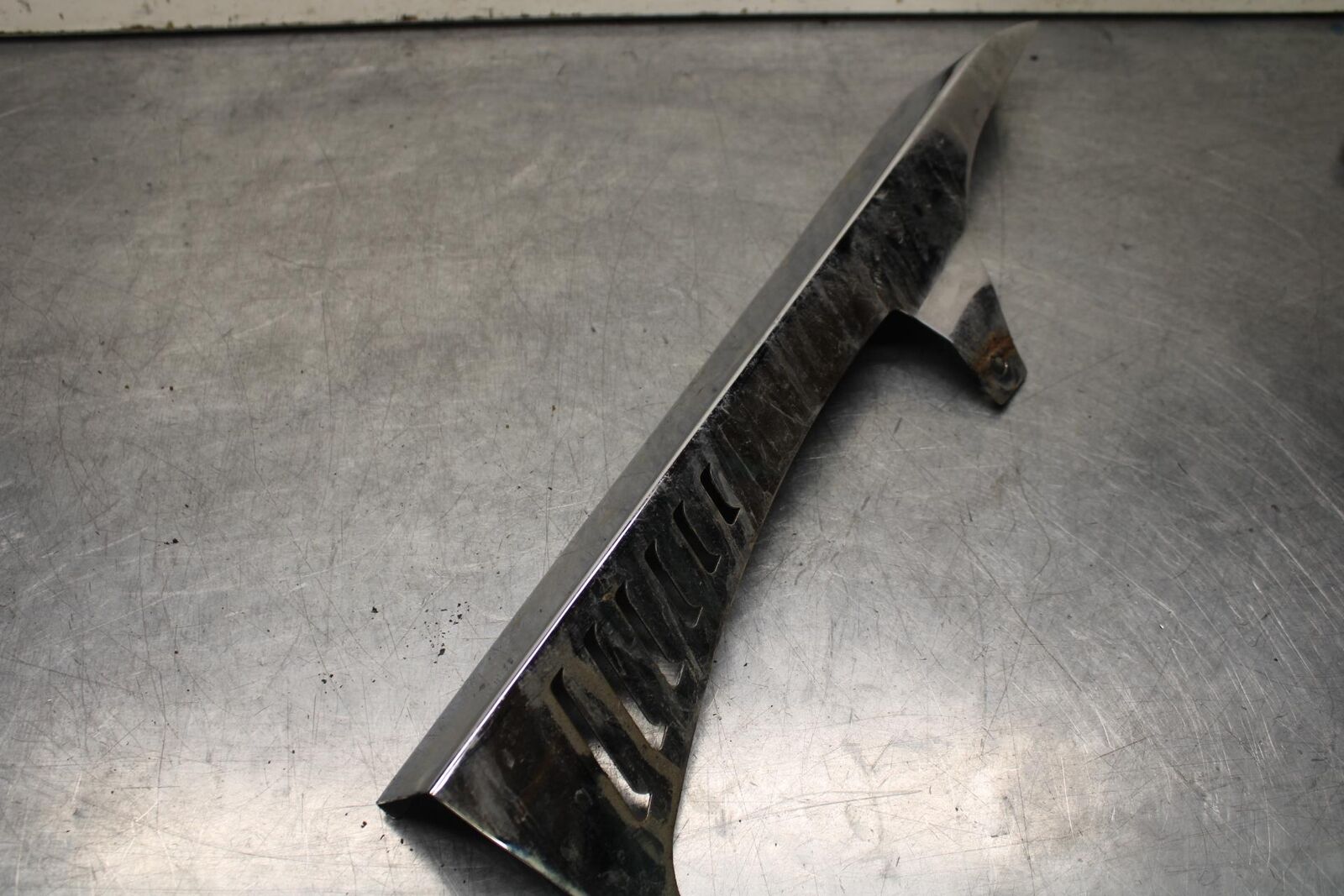 06-14 YAMAHA ROADLINER S XV1900S MAIN DRIVE CHAIN GUARD BB619