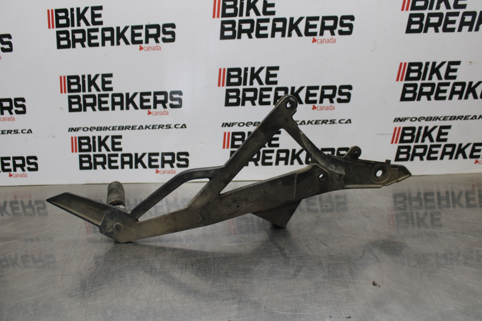 09-10 KAWASAKI ER-6N LEFT REARSET REAR SET DRIVER FOOT PEG REST STOP BB205