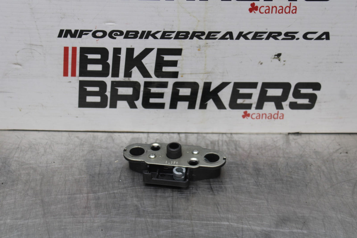 11-24 SUZUKI GSXR750 REAR PASSENGER SEAT LATCH LOCK ASSEMBLY BB630