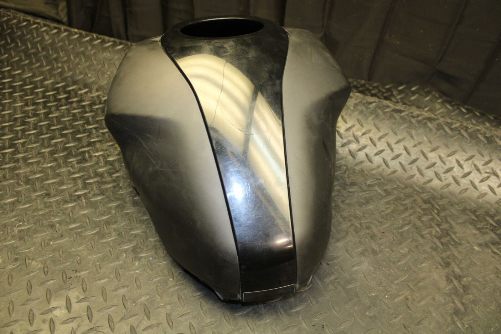 15-17 YAMAHA YZF R3 GAS TANK FUEL CELL COVER FAIRING COWL bb167