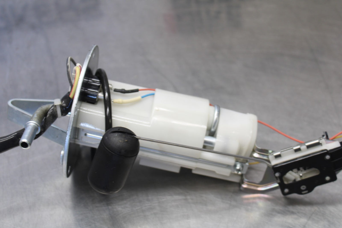 18 SUZUKI GSXR750 FUEL PUMP GAS PETROL SENDER UNIT BB891