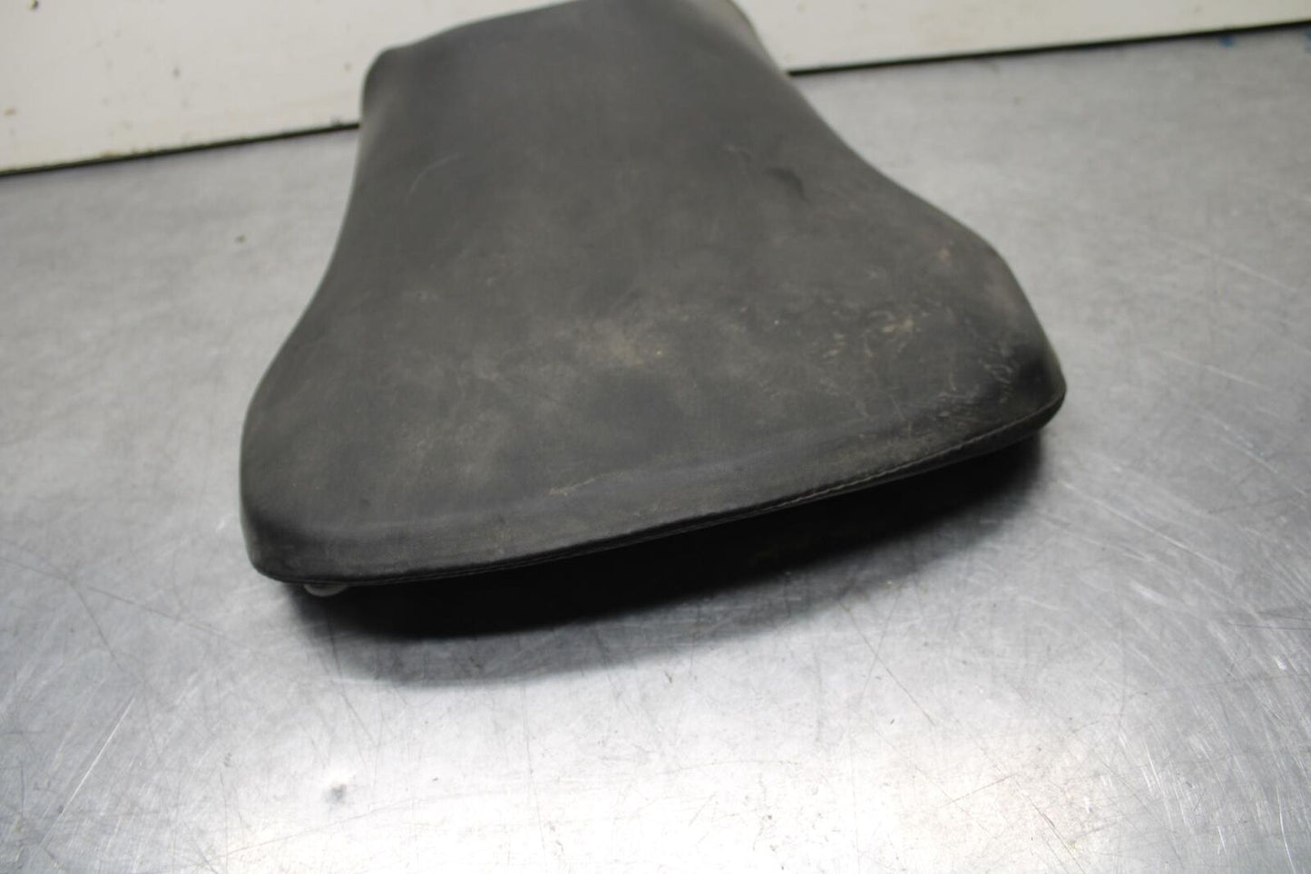 03-04 HONDA CBR600RR FRONT DRIVERS SEAT PAD SADDLE PILLION 77100-MEE-000 BB614