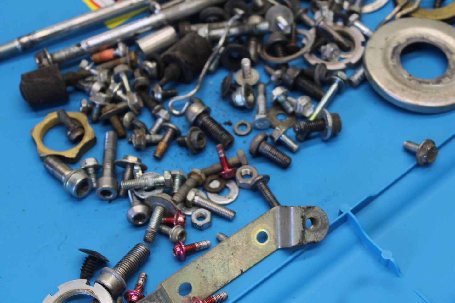 06-07 SUZUKI GSXR 600 ENGINE MOUNTING BOLTS HARDWARE MOTOR SCREWS BB694