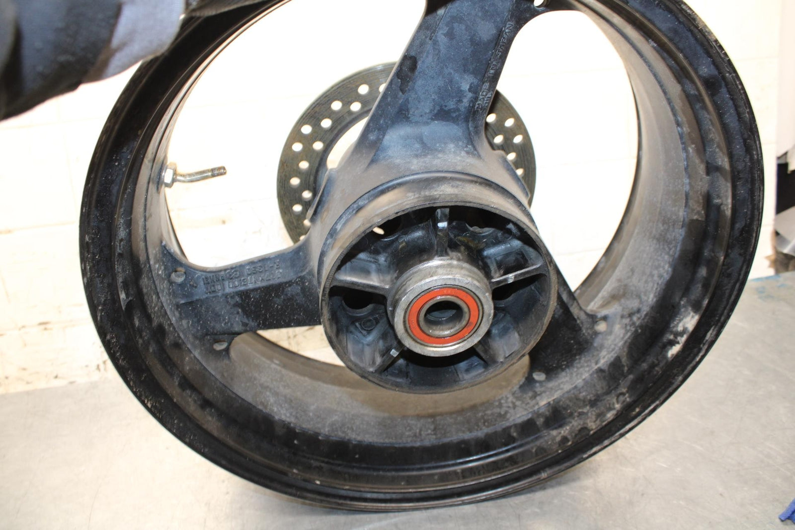 2000 Kawasaki Ninja ZX12R ZX1200A REAR ROTOR AND WHEEL RIMBRAKE DISC  BB565