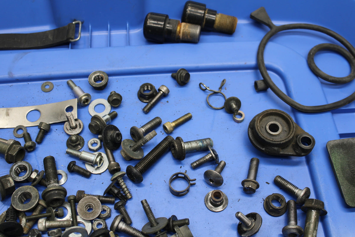03-05 YAMAHA YZF R6 MOUNTING BOLTS HARDWARE MOTOR SCREWS BB751