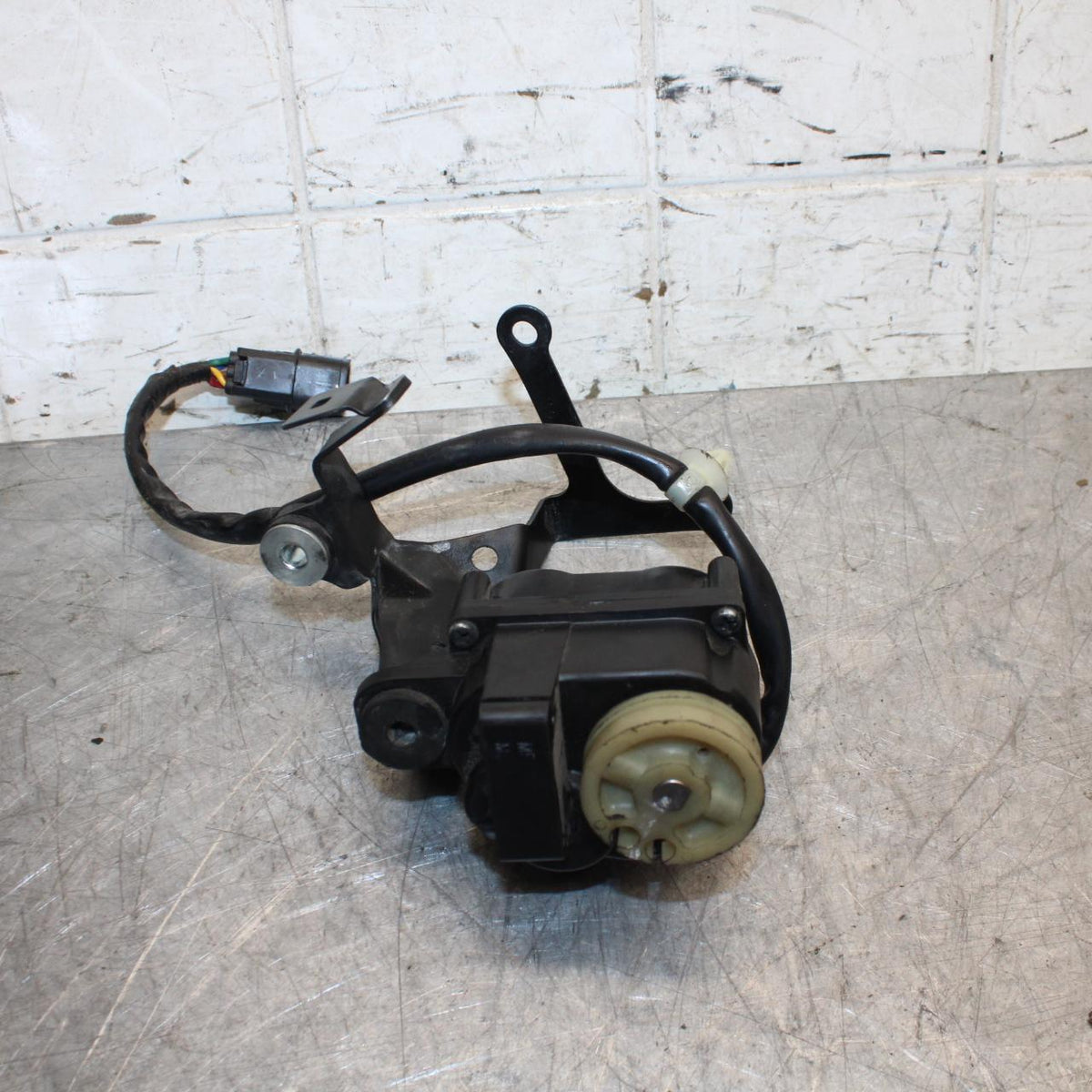 2016 Honda CBR1000RR EXHAUST VALVE SERVO MOTOR BB530