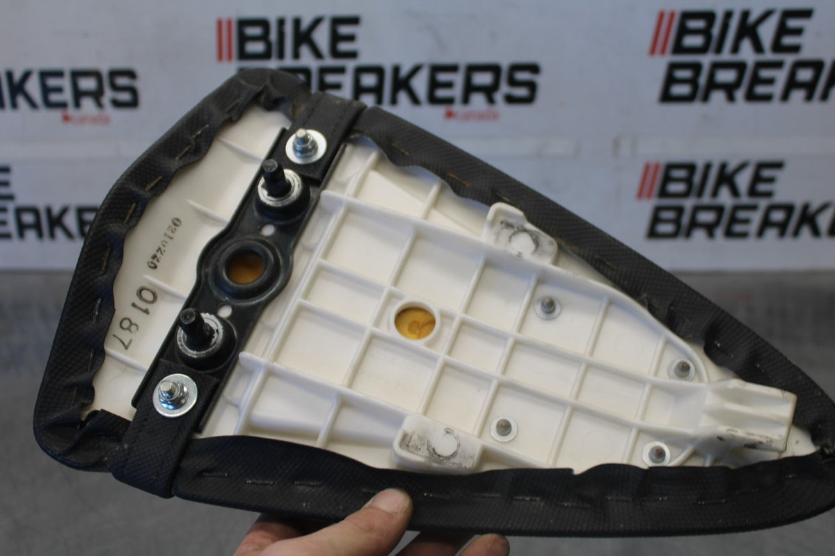 07-08 KAWASAKI NINJA ZX6R REAR PASSENGER TANDEM SEAT PAD SADDLE PILLION BB937