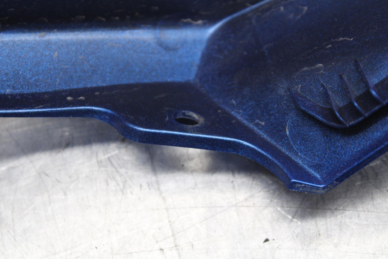 20 SUZUKI GSXR 1000 RIGHT REAR BACK TAIL FAIRING COWL SHROUD BB597