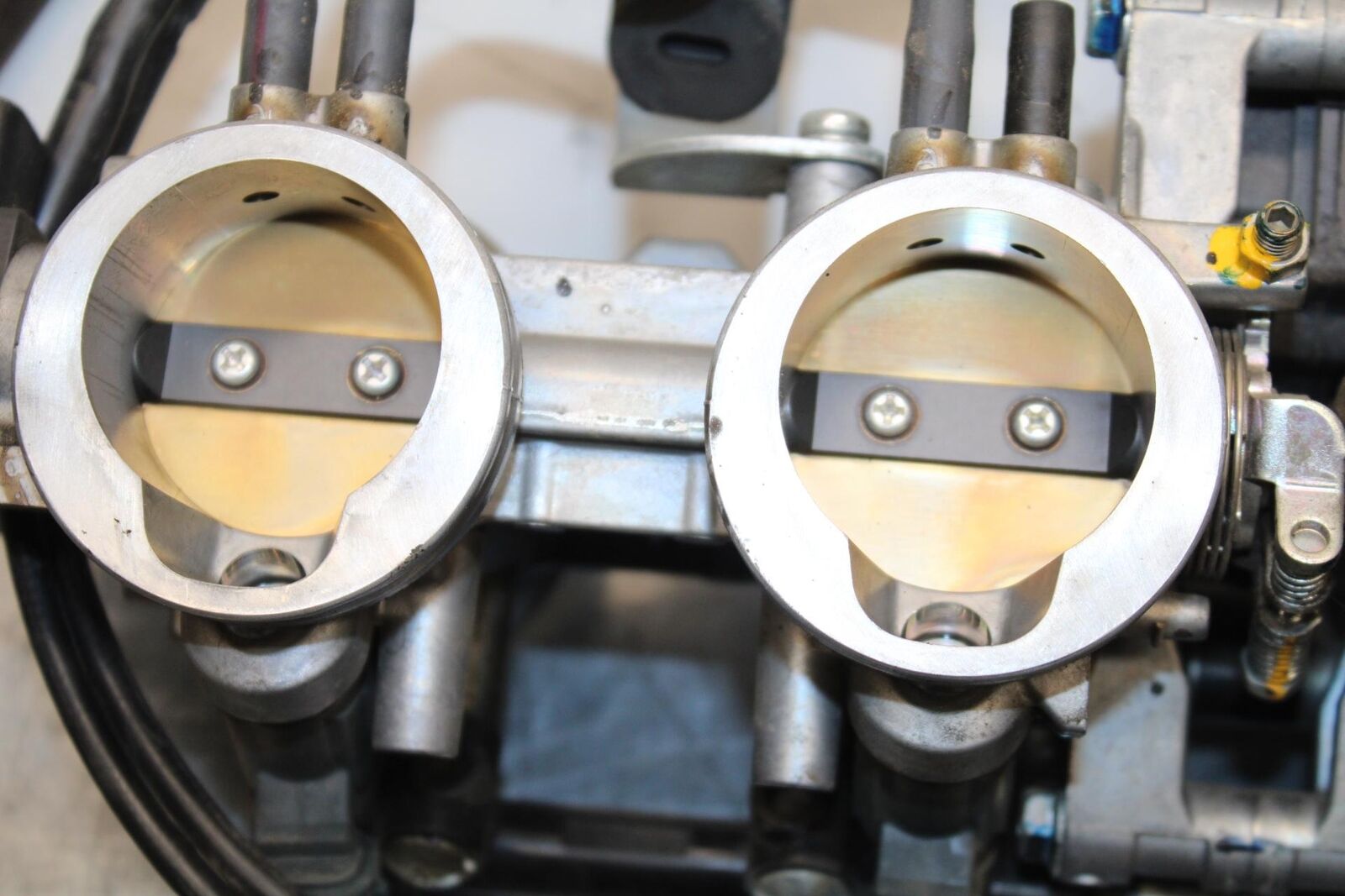 2011 Kawasaki Ninja ZX6R ZX600R MAIN FUEL INJECTORS / THROTTLE BODIES BB587