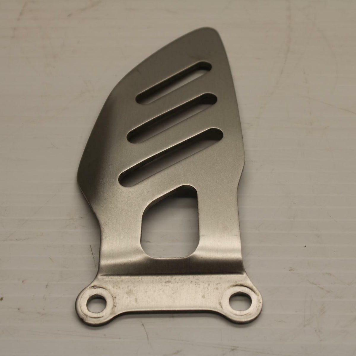 06-07 SUZUKI GSXR600 RIGHT REARSET REAR SET HEEL GUARD COVER  BB243