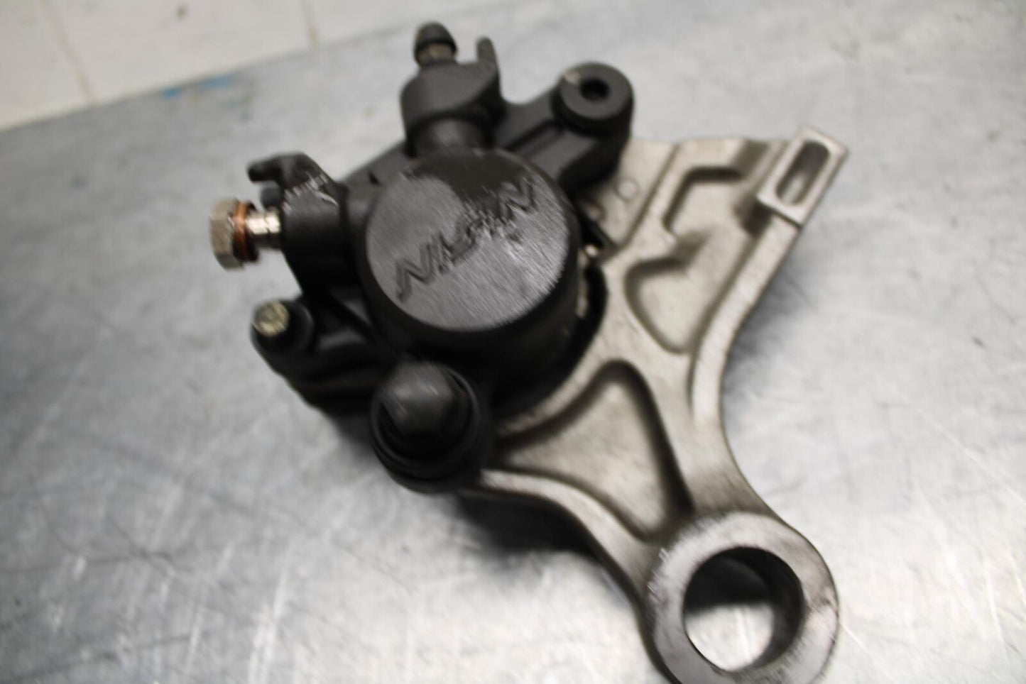 05-06 HONDA CBR600RR REAR BACK BRAKE CALIPER W MOUNT BRACKET BB444