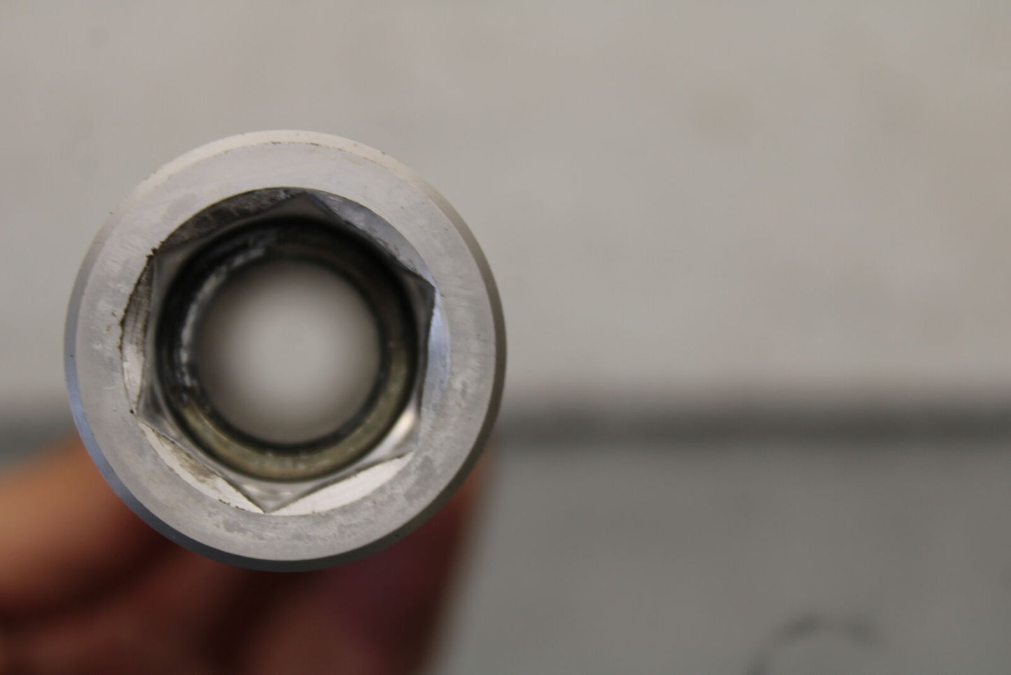 16 KAWASAKI NINJA ZX10R FRONT WHEEL RIM AXLE PIVOT BOLT 41068-0594 BB650