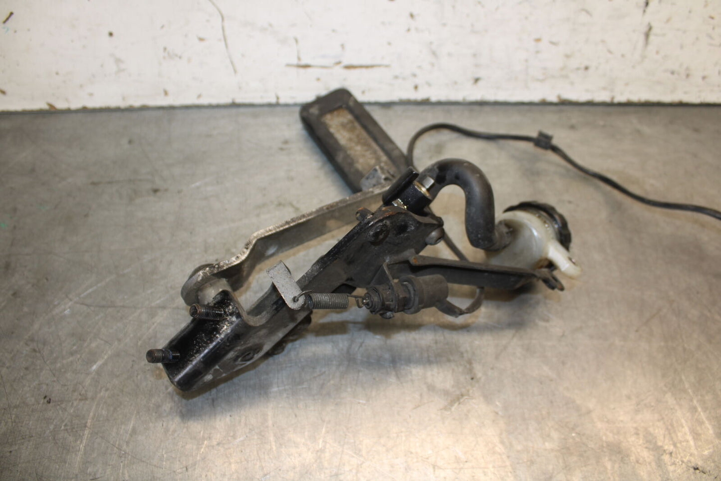 05-06 YAMAHA ROAD STAR XV1700A REAR BACK BRAKE MASTER CYLINDER W RESERVOIR BB703