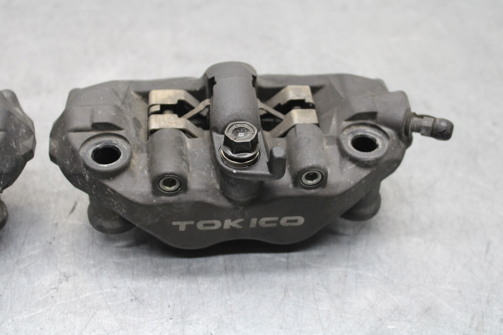 05-06 HONDA CBR600RR RIGHT LEFT FRONT BRAKE CALIPER SET PAIR CALIPERS BB655