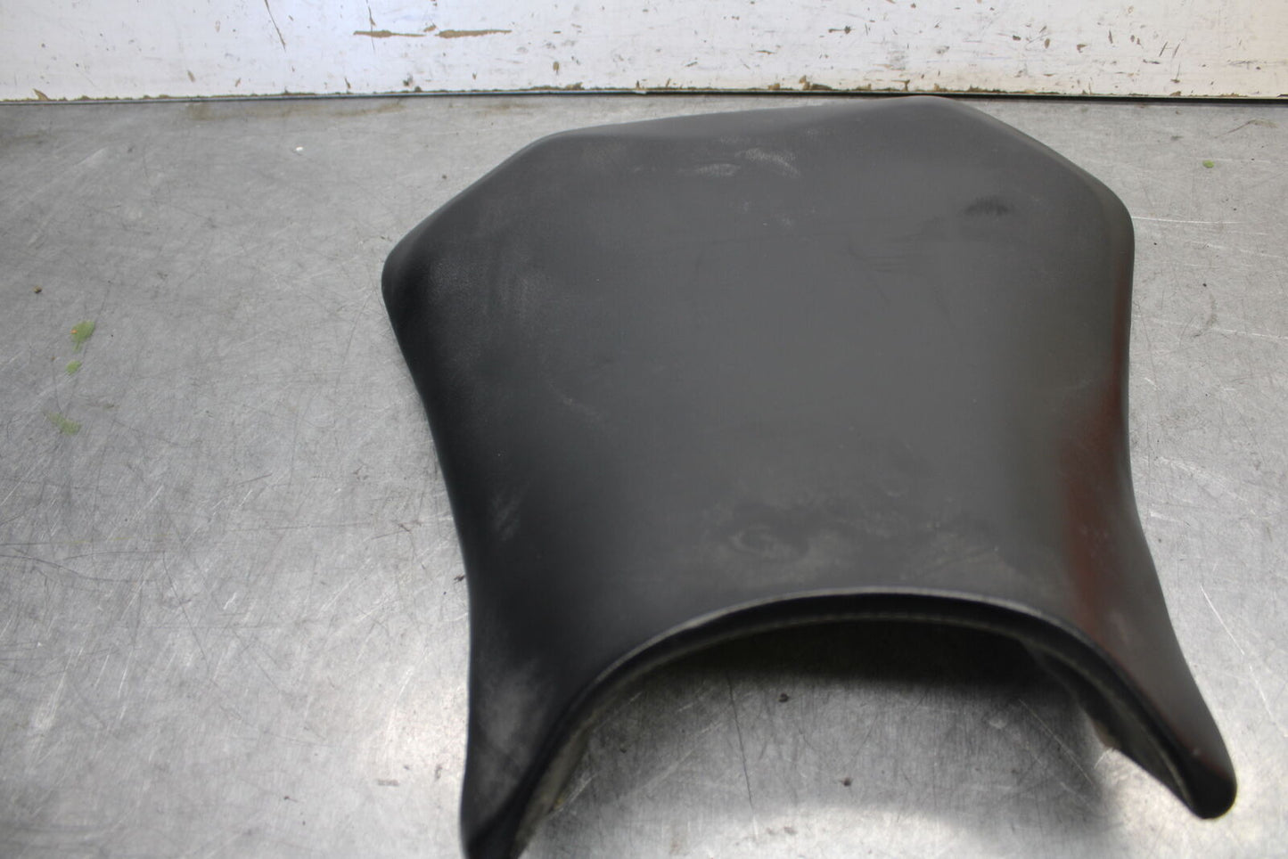 05-06 HONDA CBR600RR FRONT DRIVERS SEAT PAD SADDLE PILLION 77100-MEE-D00  BB689