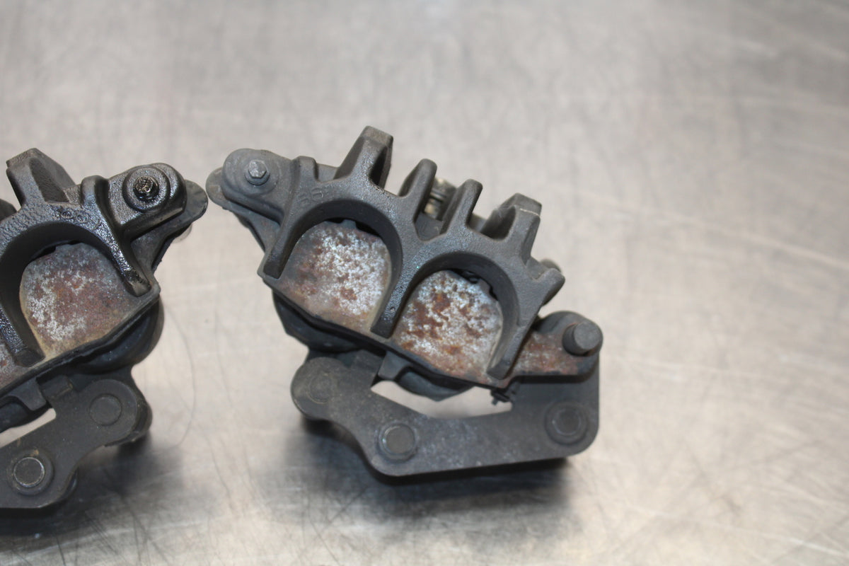 00 SUZUKI SV650 RIGHT LEFT FRONT BRAKE CALIPER SET PAIR CALIPERS BB156