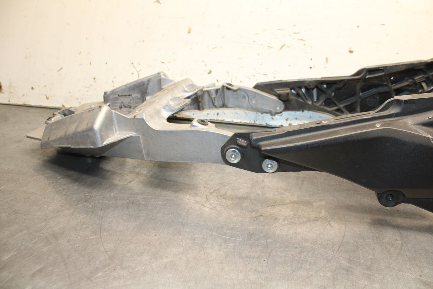 12-13 KAWASAKI Z1000 REAR SUBFRAME BACK SUB FRAME BB743