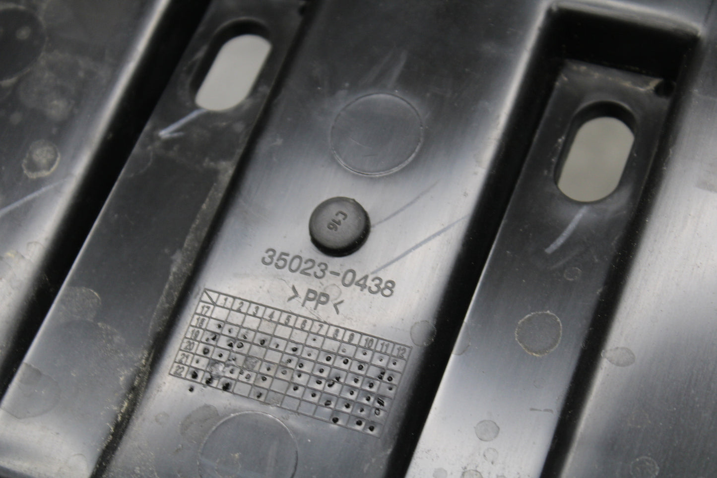 24 KAWASAKI NINJA 500 ABS REAR BACK TAIL UNDERTAIL BATTERY TRAY PLASTIC BB730