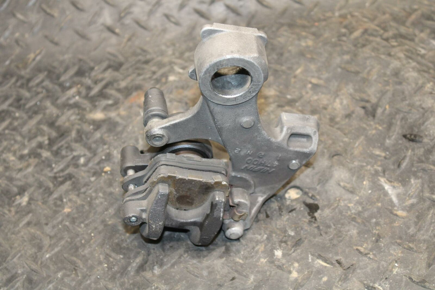 13 SUZUKI GSXR750 REAR BACK BRAKE CALIPER W MOUNT BRACKET BB217