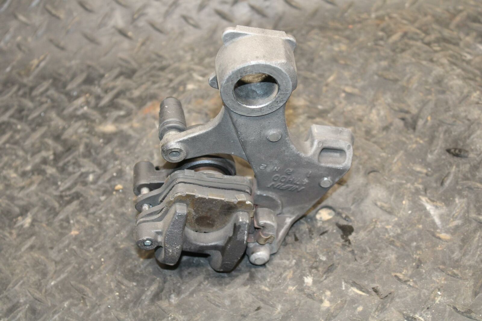 13 SUZUKI GSXR750 REAR BACK BRAKE CALIPER W MOUNT BRACKET BB217