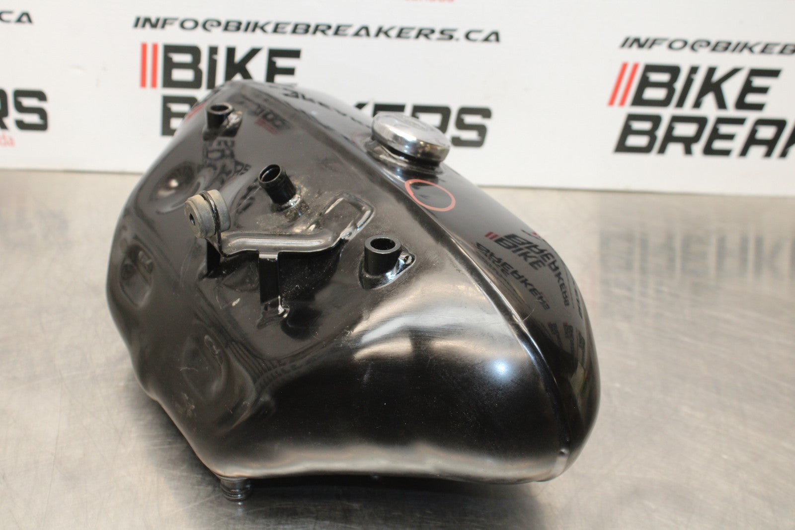 05 TRIUMPH ROCKET III ENGINE OIL TANK PAN BOX BB186