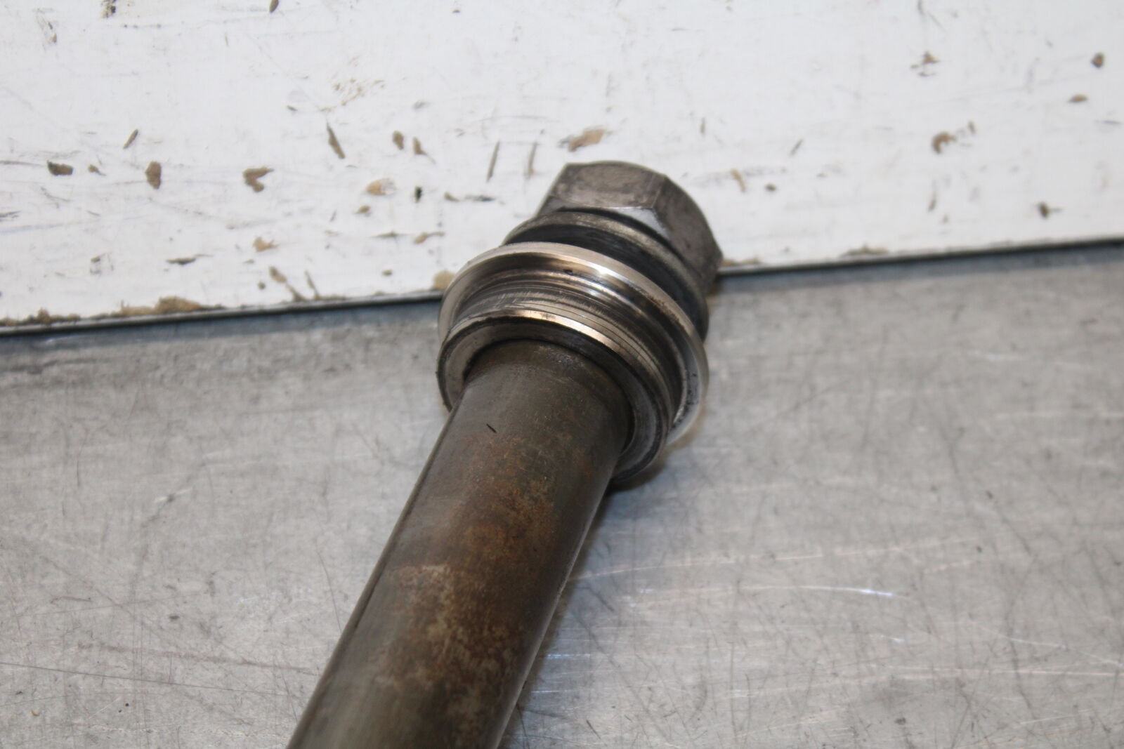 06 YAMAHA YZF R6 REAR AXLE BACK WHEEL RIM PIVOT BOLT AXEL BB716