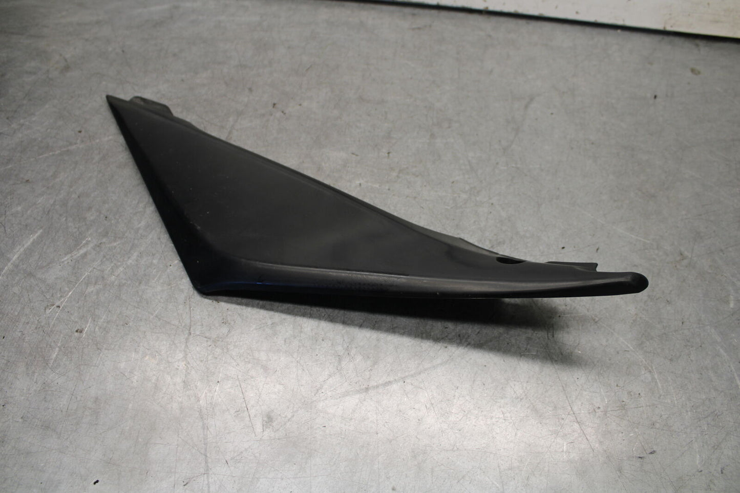 05-06 SUZUKI GSXR1000 LEFT FRONT SIDE SEAT SADDLE PANEL TRIM COWL FAIRING BB663