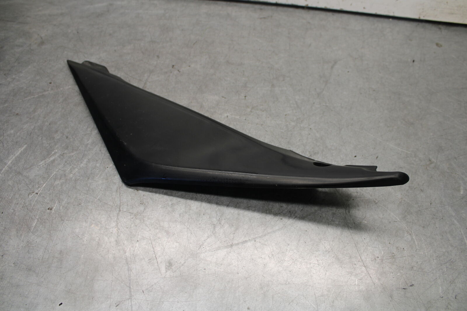 05-06 SUZUKI GSXR1000 LEFT FRONT SIDE SEAT SADDLE PANEL TRIM COWL FAIRING BB663