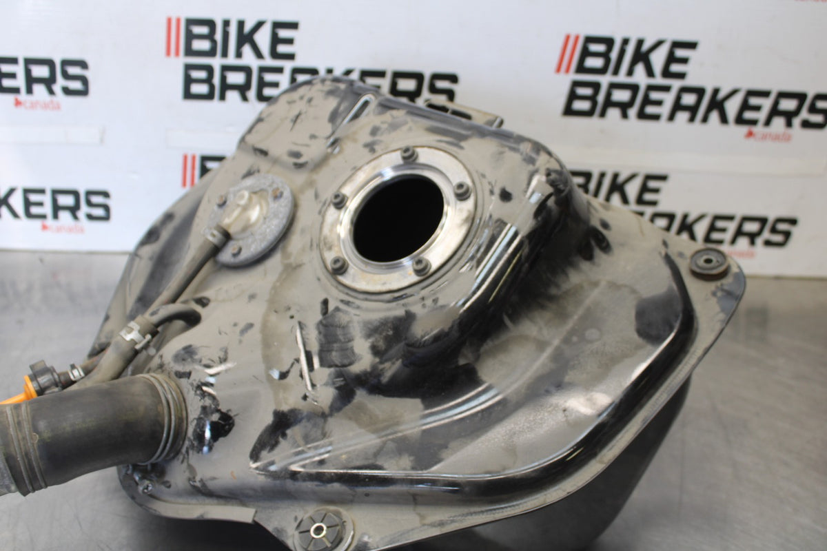 05-09 SUZUKI BOULEVARD C90 GAS TANK FUEL PETROL RESERVOIR BB918