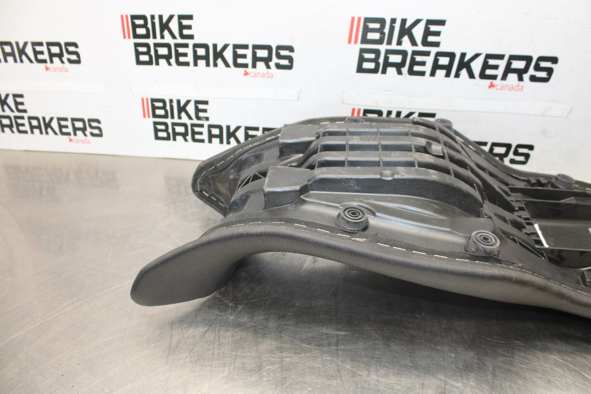 20-23 BMW F900R FRONT REAR SEAT SADDLE BB923