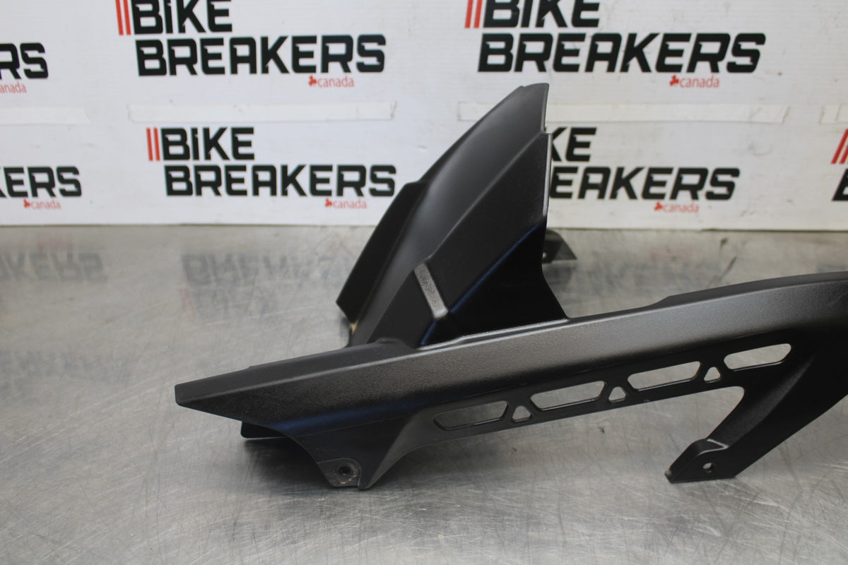 25 KAWASAKI Z900 REAR BACK DRIVE CHAIN GUARD COVER SHIELD BB928
