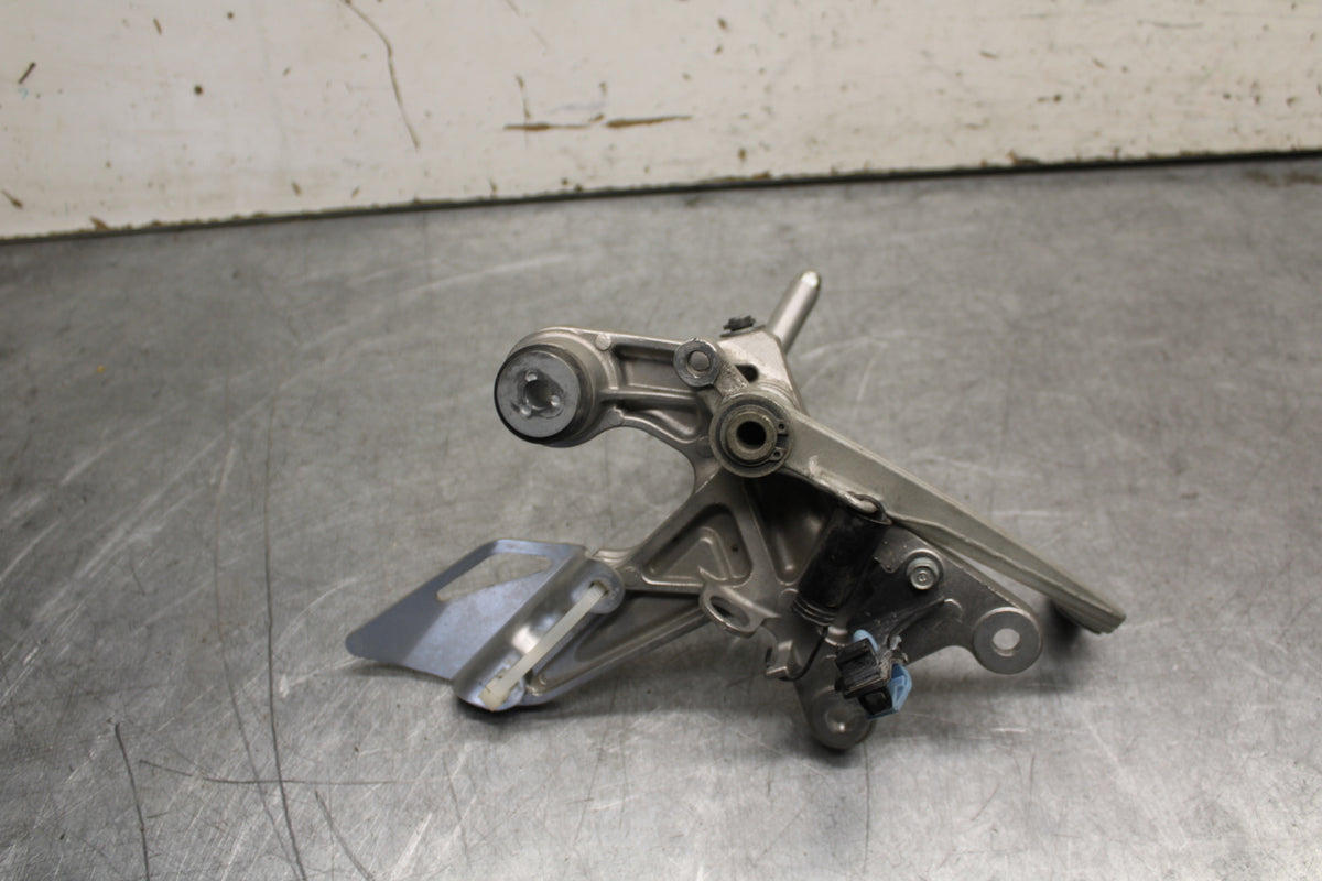 17-21 HONDA CBR1000RR SP RIGHT REARSET REAR SET DRIVER FOOT PEG REST STOP BB681