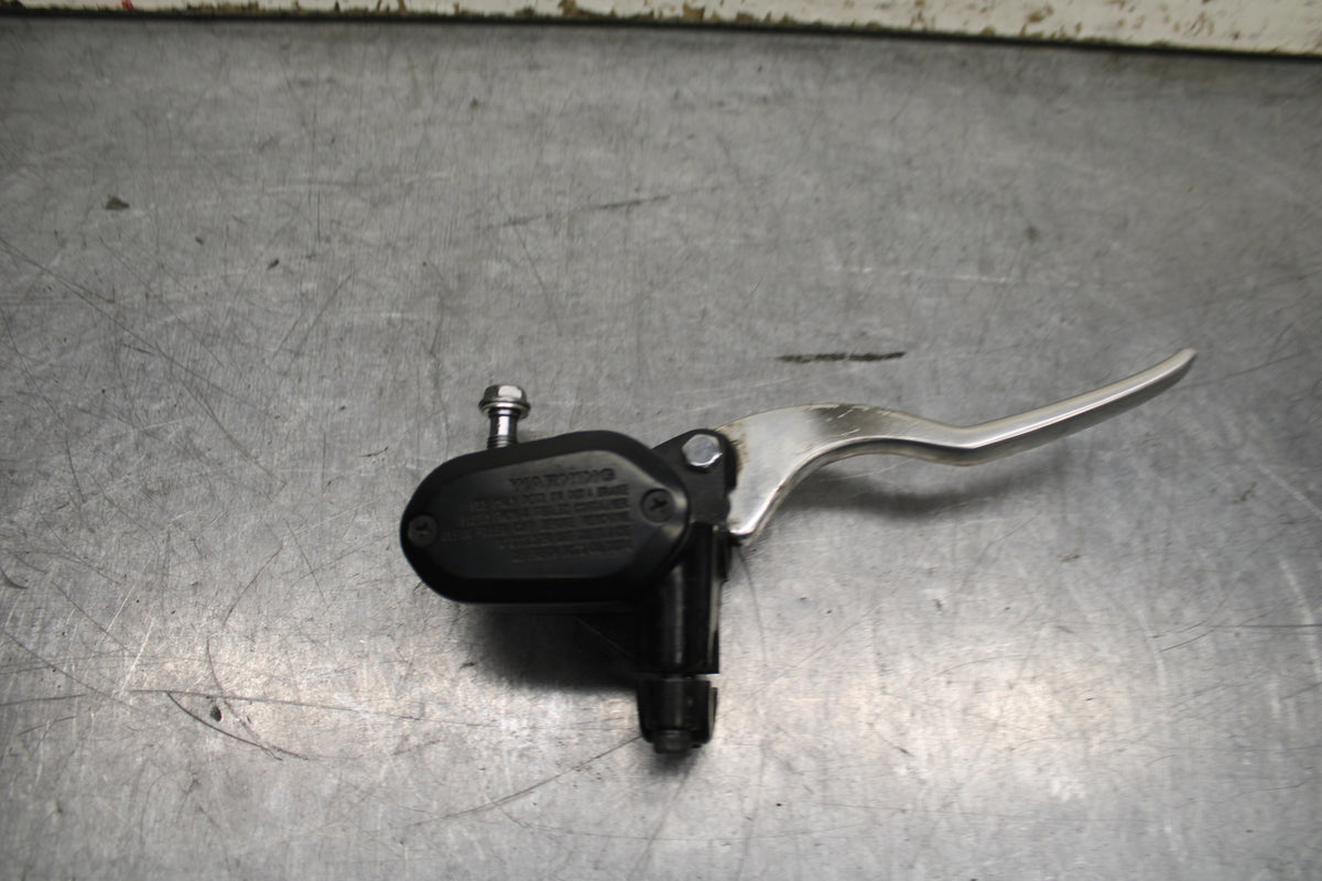 24 KAWASAKI NINJA 500 ABS FRONT BRAKE MASTER CYLINDER BB744