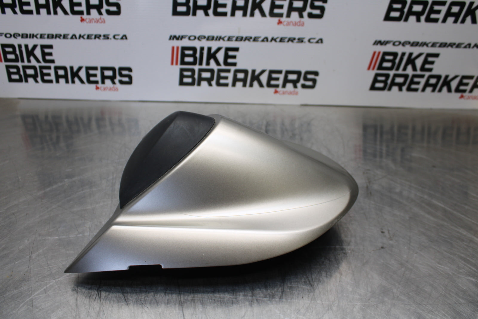 04-05 KAWASAKI NINJA ZX10R OEM REAR BACK SEAT SOLO COWL FAIRING COVER BB163
