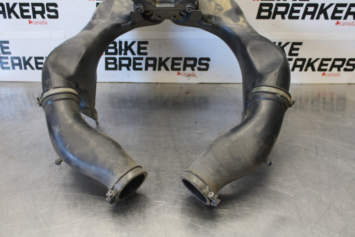 03-04 YAMAHA YZF R6 RIGHT LEFT AIR INTAKE DUCTS BB890
