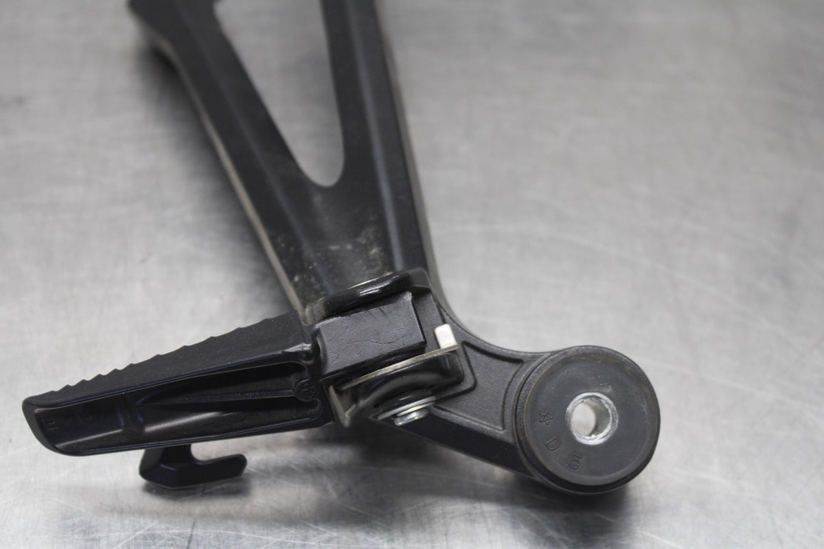 15-26 SUZUKI GSXR600 RIGHT REAR BACK PASSENGER PEG BB888