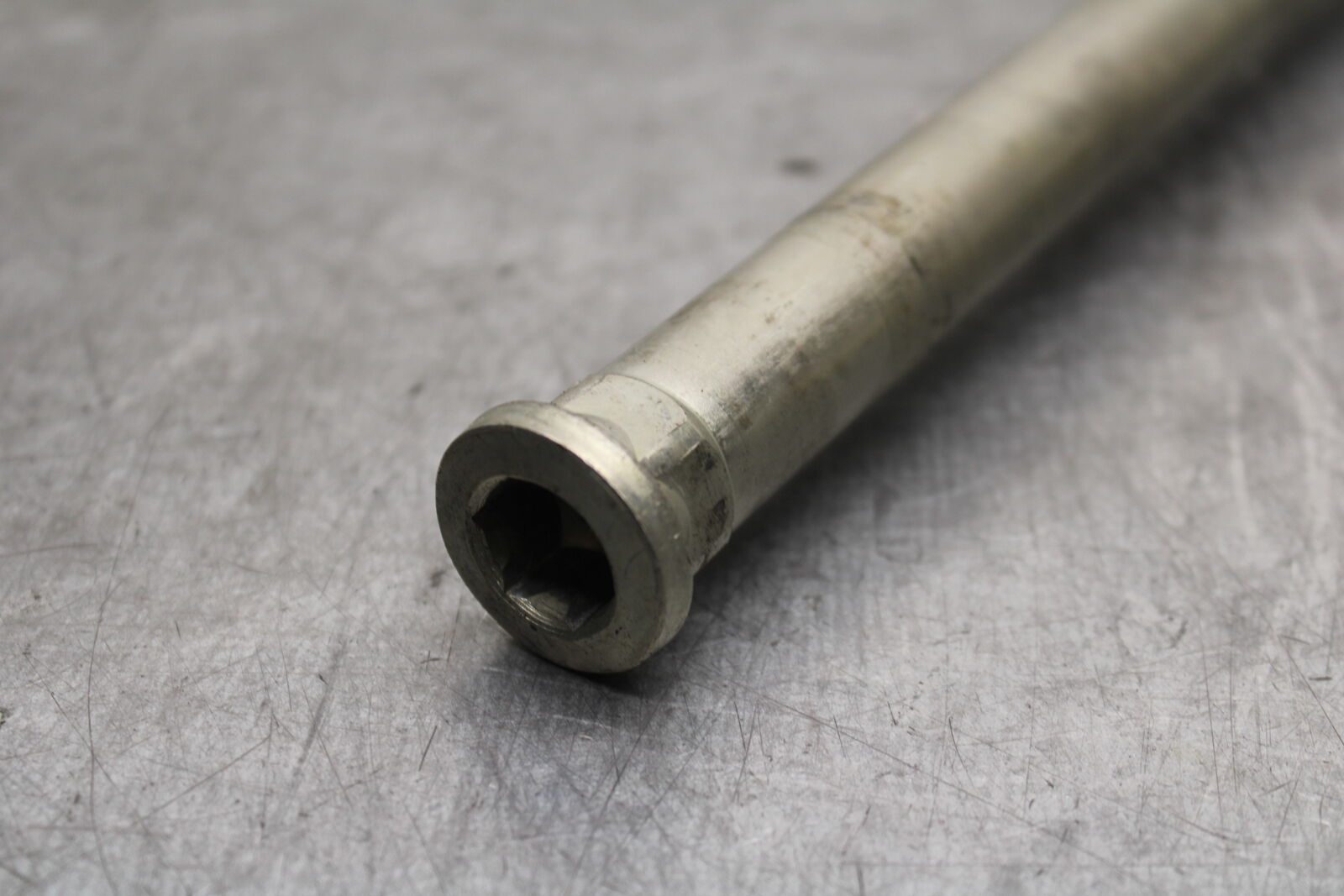 13-18 KAWASAKI NINJA ZX6R REAR BACK SWINGARM BOLT SUSPENSION PIVOT AXLE BB666