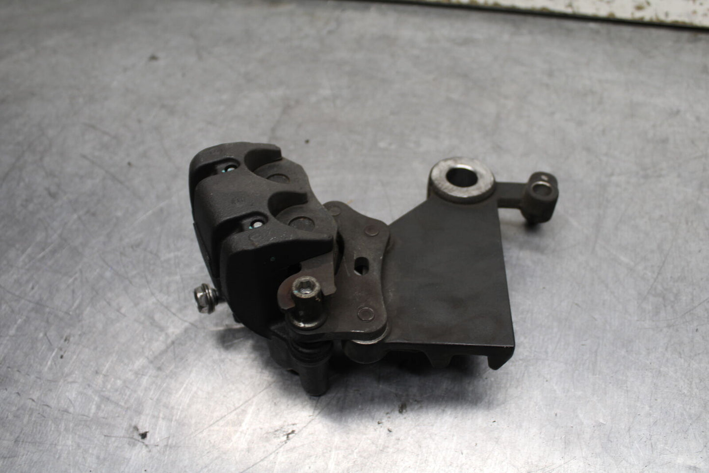 19-22 KAWASAKI Z400 REAR BACK BRAKE CALIPER W MOUNT BRACKET BB738