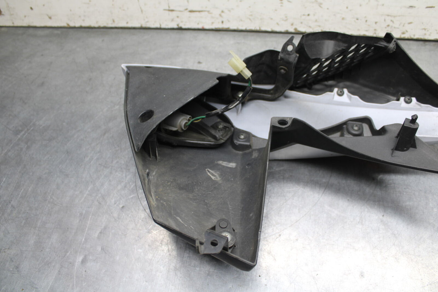 12-13 KAWASAKI Z1000 RIGHT FRONT UPPER MID SIDE FAIRING COWL PLASTIC BB743