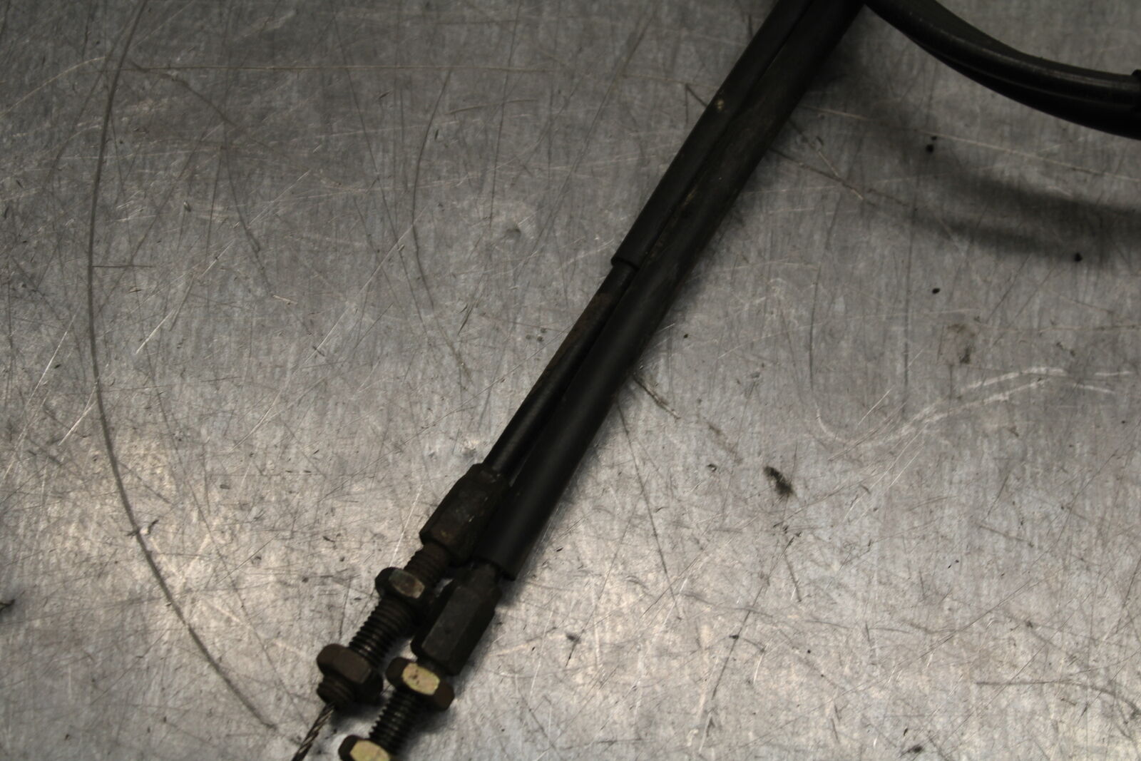 03-04 TRIUMPH DAYTONA 600 THROTTLE CABLE LINE HOUSING GUIDE BB745