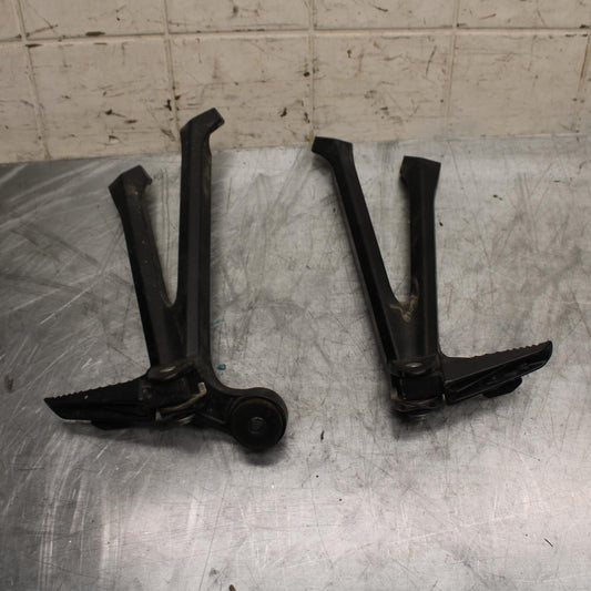 11-21 SUZUKI GSXR750 ALUMINUM REAR BACK PASSENGER PEG SET PAIR BB492