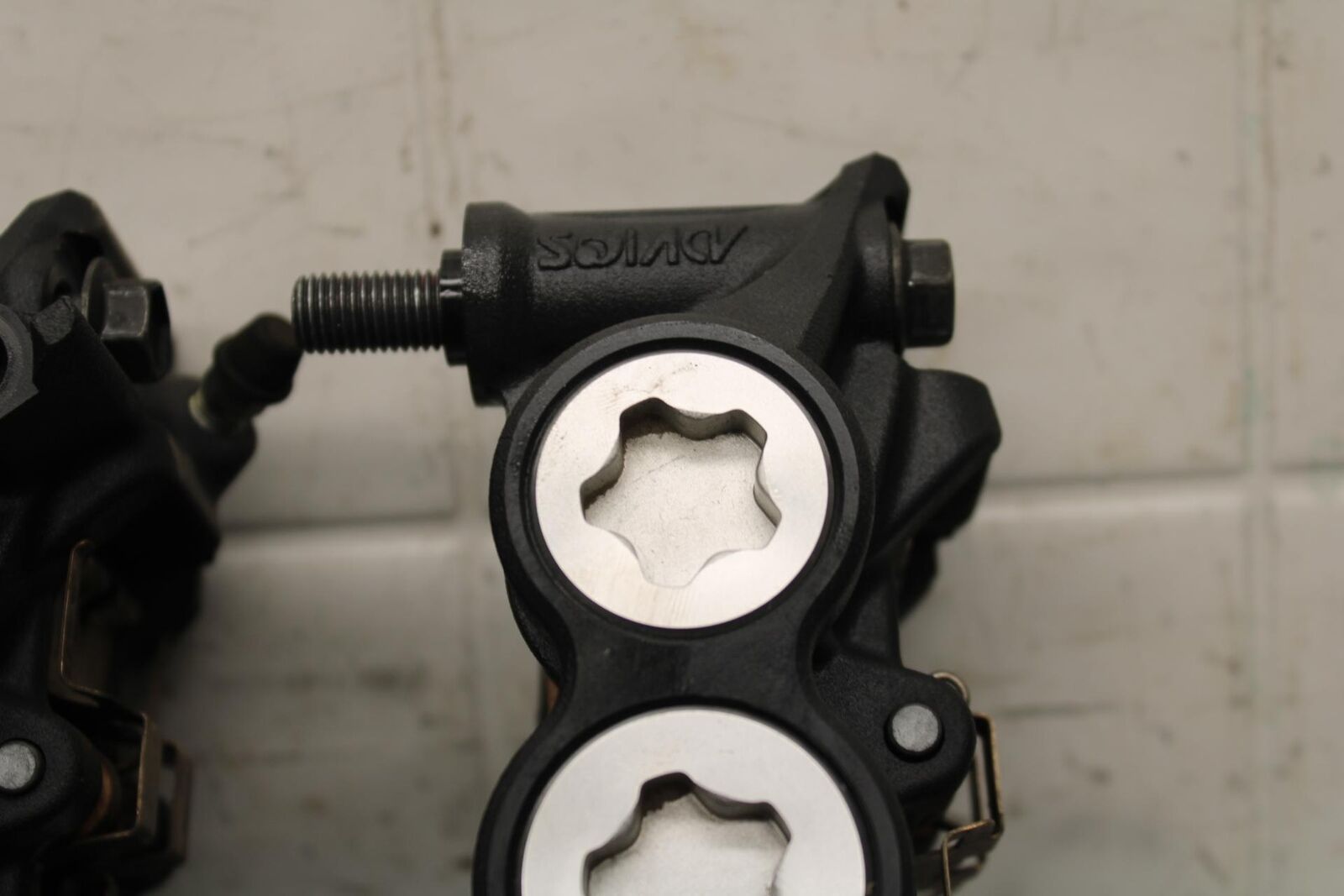 20-21 YAMAHA XSR900 RIGHT LEFT FRONT BRAKE CALIPER SET PAIR CALIPERS BB599