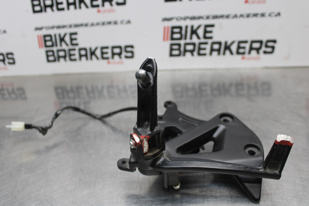 24-25 SUZUKI GSXR1000 RIGHT REARSET REAR SET DRIVER FOOT PEG REST STOP BB767