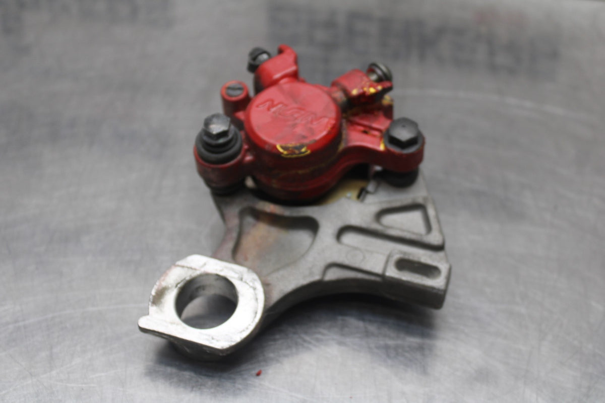 03-05 YAMAHA YZF R6  REAR BACK BRAKE CALIPER W MOUNT BRACKET BB793