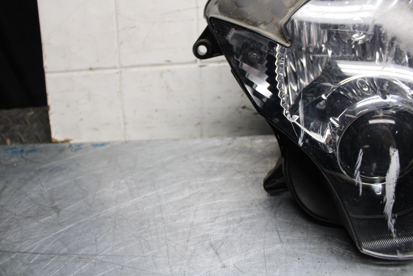 06-07 SUZUKI GSXR750 FRONT HEADLIGHT HEAD LIGHT LAMP 35100-01H01-999 BB482