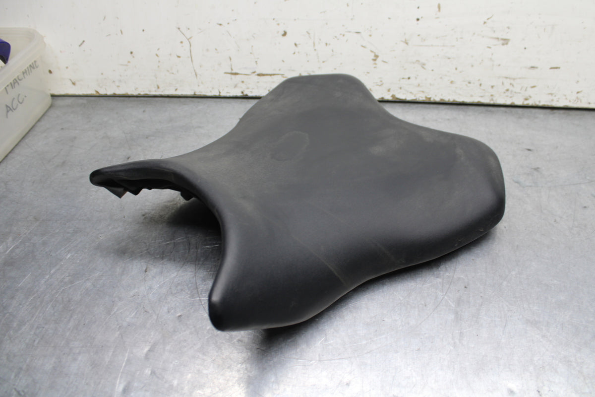 06-07 YAMAHA YZF R6 FRONT DRIVERS SEAT PAD SADDLE PILLION BB742